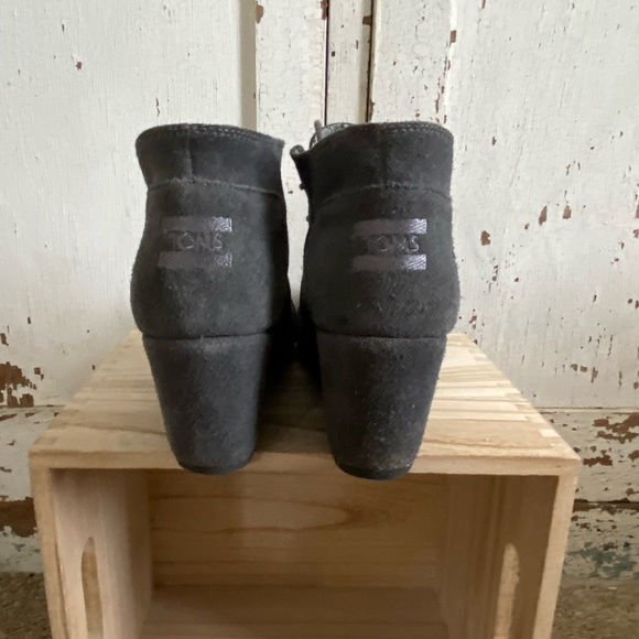 Toms size 10 (Womens) ankle boots. Smoke free home. - Picture 2 of 3
